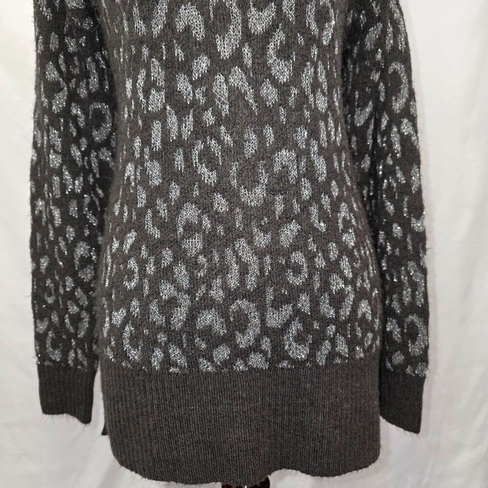 Nine West Metallic Leopard Print V-Neck Tunic Sweater Gray Silver M EUC - Picture 6 of 11